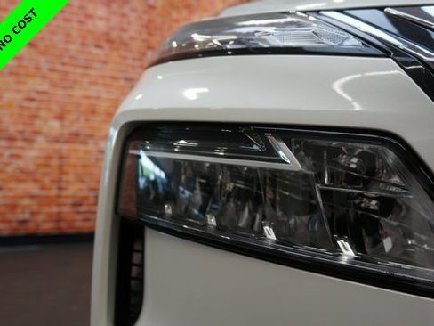 Used 2022 Nissan Rogue SV w/ SV Premium Package image 69