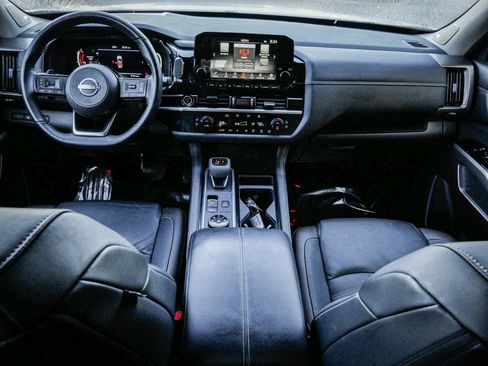 Used 2024 Nissan Pathfinder Platinum w/ Cargo Package image 29