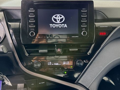 Used 2023 Toyota Camry SE image 18