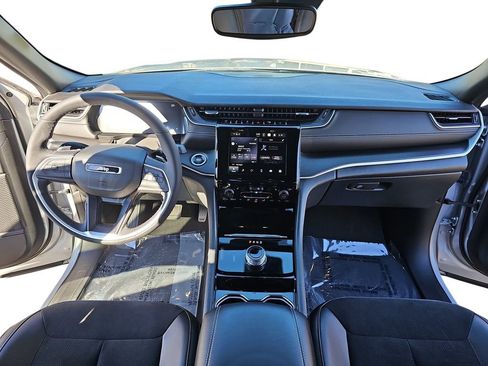 Certified 2023 Jeep Grand Cherokee Altitude image 9