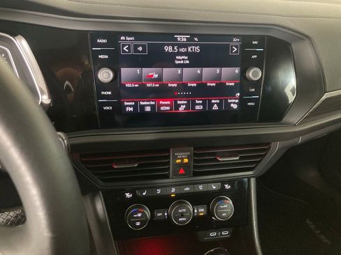 Used 2024 Volkswagen Jetta SEL image 2