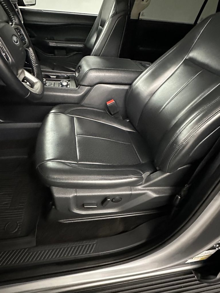 Used 2022 Ford Expedition XLT AWD/4WD image 13