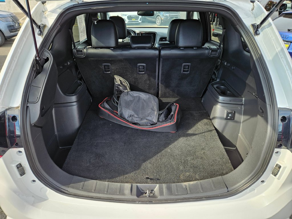 Used 2021 Mitsubishi Outlander 4WD Plug-In Hybrid image 10