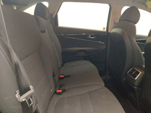 Used 2018 Kia Sorento L image 19