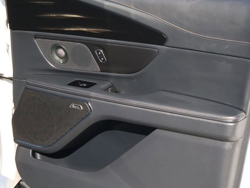 Used 2024 Lincoln Nautilus Reserve w/ Equipment Group 202A image 18