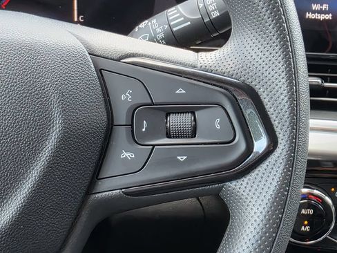 Used 2025 Chevrolet Trax LT FWD image 24