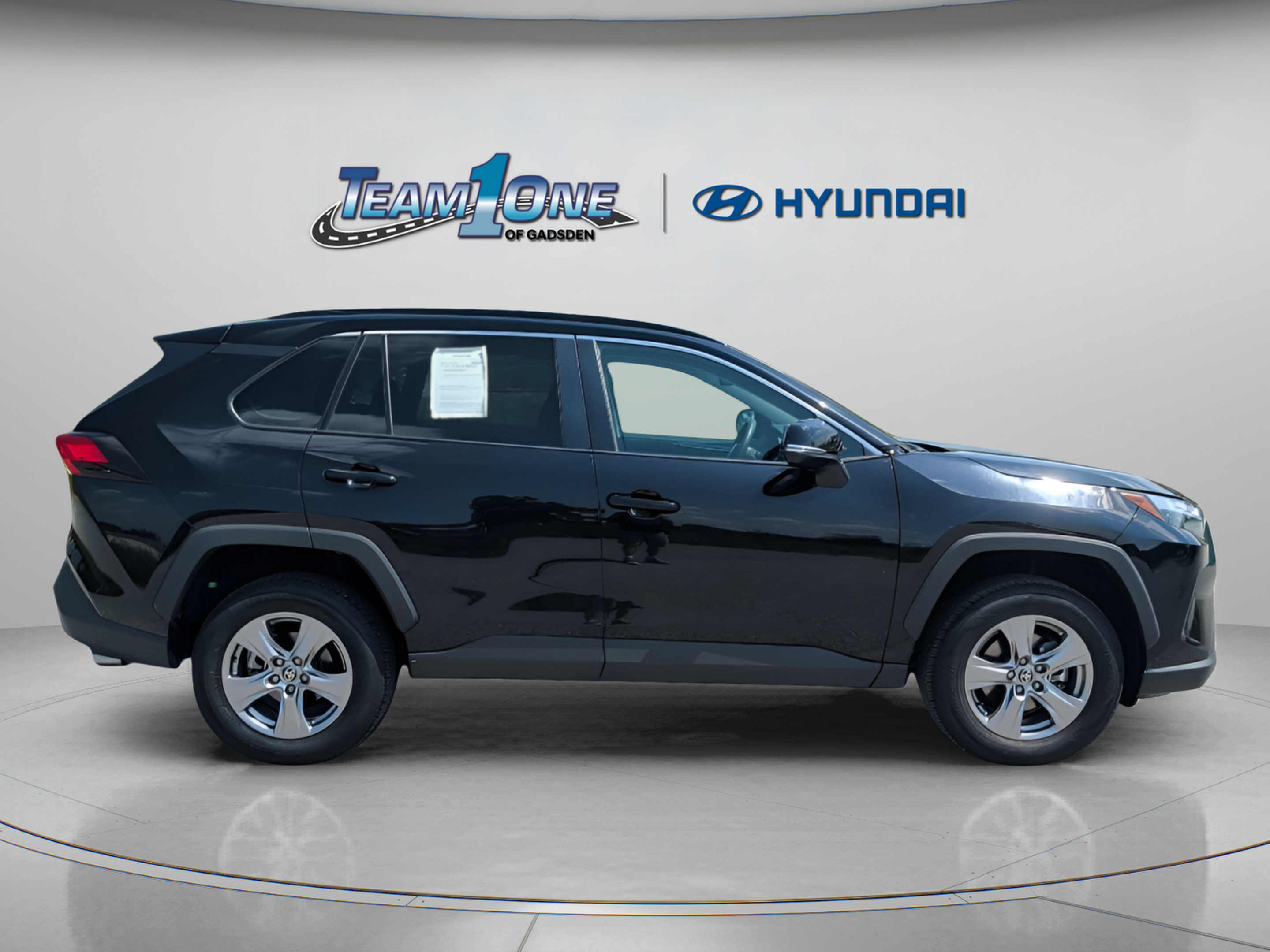 Used 2024 Toyota RAV4 XLE FWD image 9