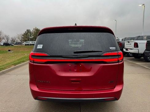 New 2026 Chrysler Pacifica Select AWD/4WD image 6
