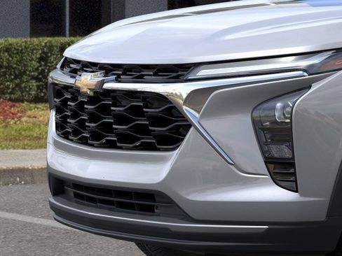 Used 2025 Chevrolet Trax LT w/ LT Convenience Package FWD image 13