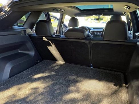 Certified 2022 Volkswagen Atlas Cross Sport SE w/ Panoramic Sunroof Package image 31