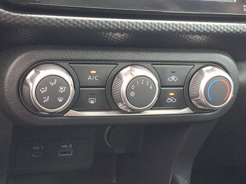 Used 2024 Nissan Kicks SV image 17