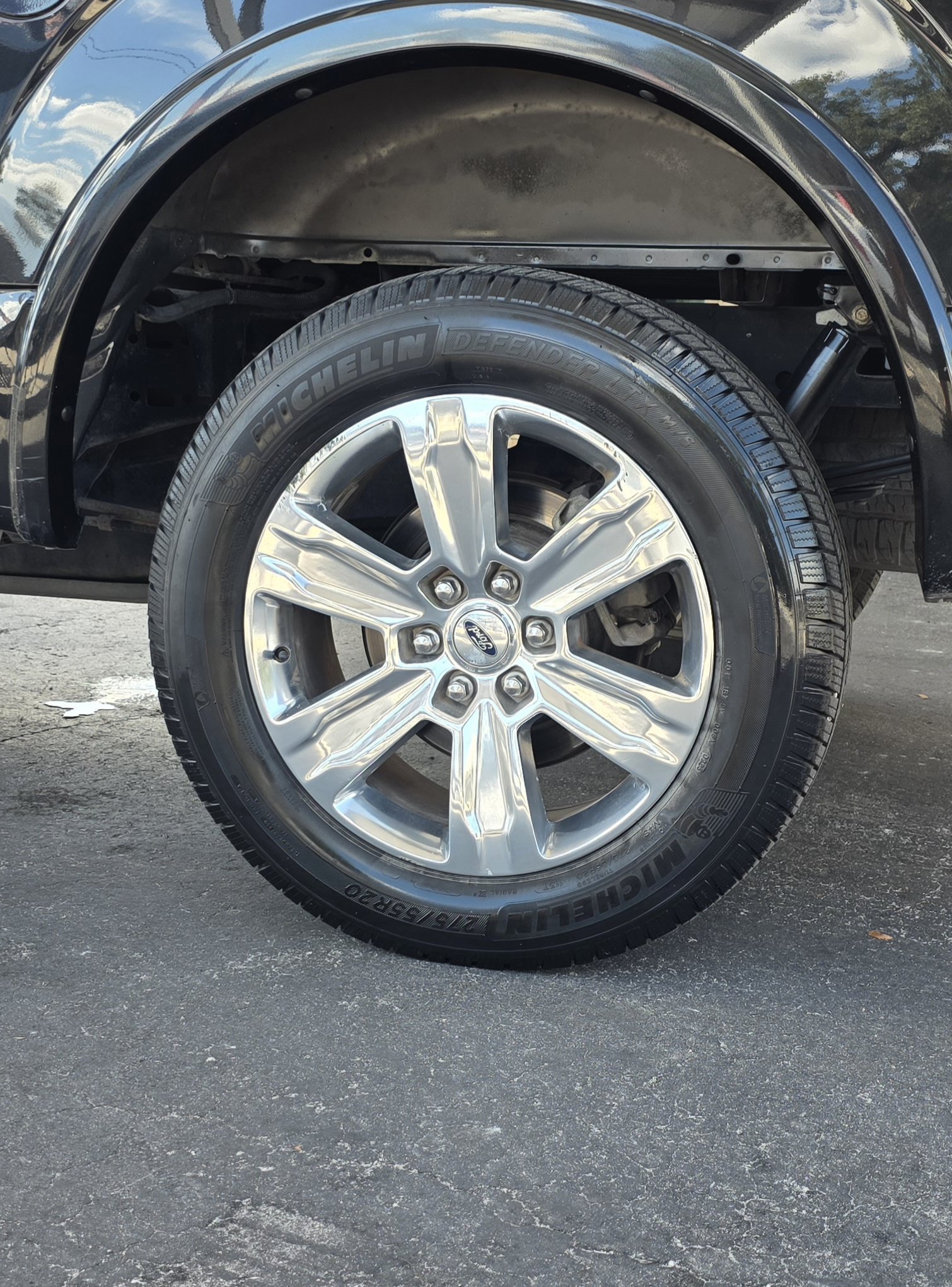 Used 2015 Ford F150 Platinum w/ Equipment Group 701A Luxury AWD/4WD image 36