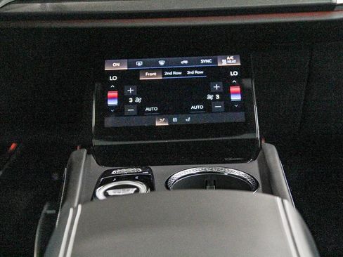 Used 2026 Cadillac Vistiq Platinum image 13