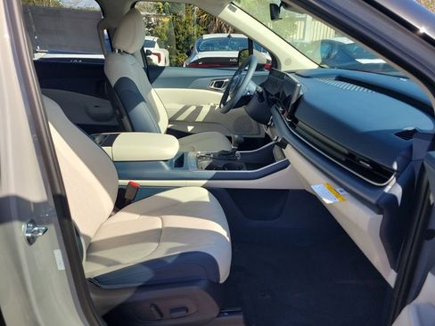 New 2026 Kia Carnival EX image 7