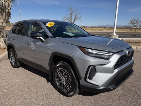 Used 2025 Toyota RAV4 LE image 9