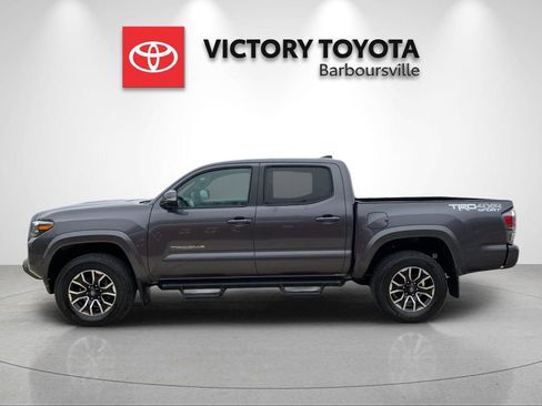 Used 2022 Toyota Tacoma TRD Sport image 2