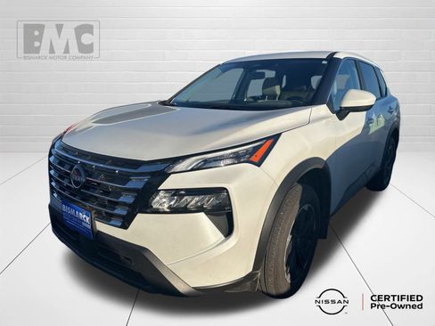 Used 2025 Nissan Rogue SV image 1