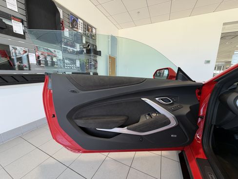 Used 2018 Chevrolet Camaro ZL1 RWD image 8