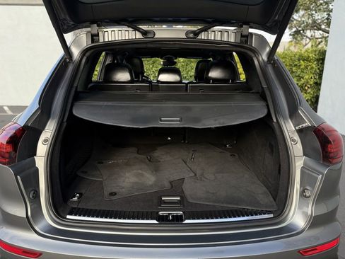 Used 2017 Porsche Cayenne Turbo image 28