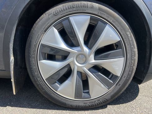 Used 2023 Tesla Model Y Long Range image 11