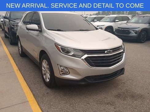 Used 2020 Chevrolet Equinox LT w/ Driver Convenience Package FWD image 8
