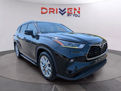 Used 2021 Toyota Highlander Limited image 7
