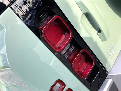 Used 2023 Land Rover Defender 110 75th Limited Edition image 29