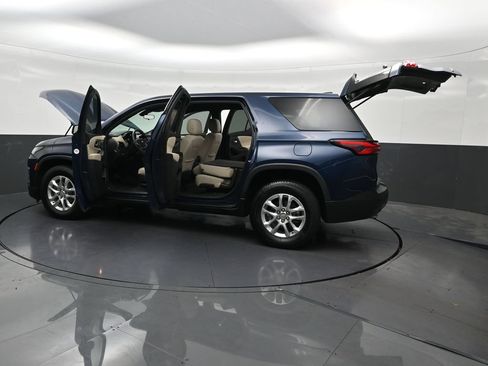 Used 2023 Chevrolet Traverse LS FWD image 35