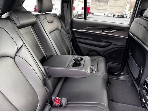 New 2025 Jeep Grand Cherokee Limited image 15