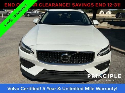 Certified 2025 Volvo V60 B5 Cross Country Plus image 5