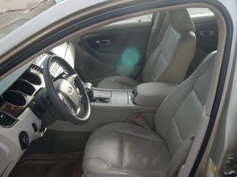 Used 2010 Ford Taurus SEL image 4