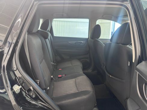 Used 2020 Nissan Rogue S FWD image 11