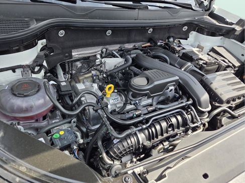 New 2026 Volkswagen Taos SE FWD image 19