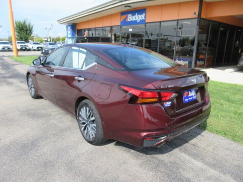 Used 2024 Nissan Altima 2.5 SV w/ SV Premium Package image 4