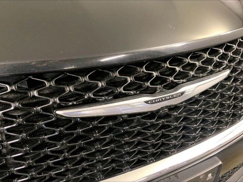 Used 2023 Chrysler Pacifica Touring-L FWD image 29