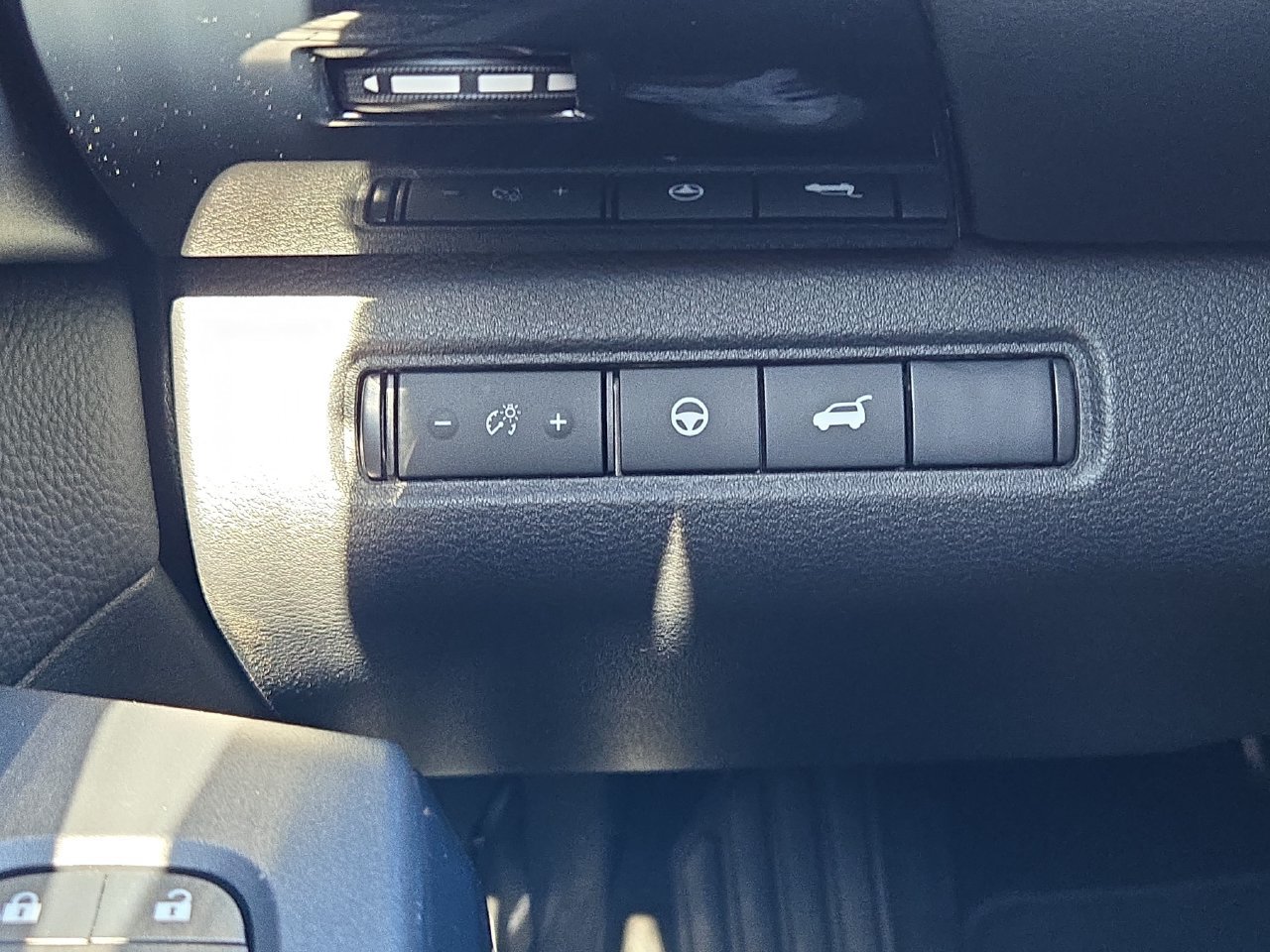 Used 2025 Nissan Pathfinder SV FWD image 26