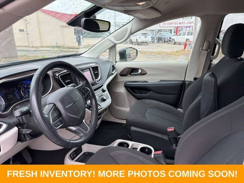 Used 2023 Chrysler Voyager LX image 8