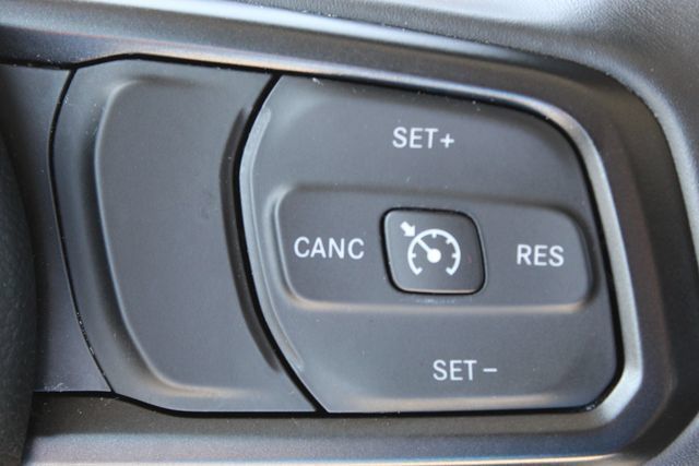 Used 2022 Jeep Gladiator Sport AWD/4WD image 17