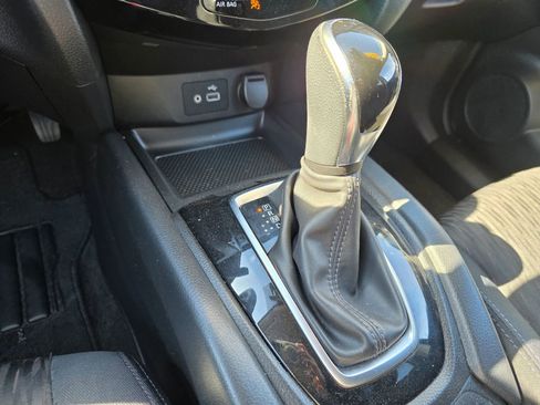 Used 2019 Nissan Rogue S w/ Special Edition Package image 17