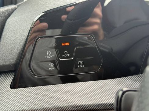 Certified 2025 Volkswagen GTI SE FWD image 18