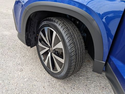 Certified 2023 Volkswagen Taos SE image 39