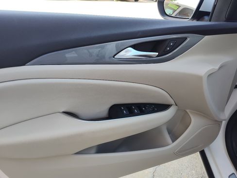 Used 2019 Buick Regal Preferred image 12