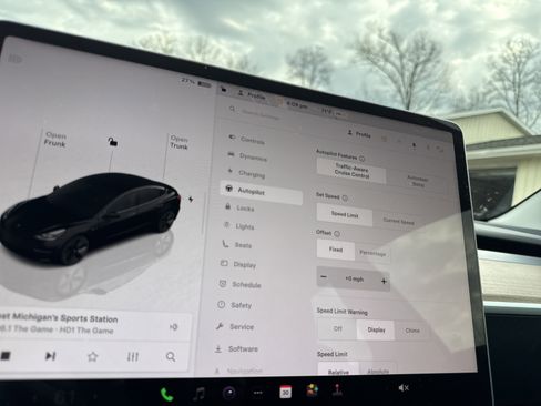 Used 2023 Tesla Model 3 Standard Range image 19