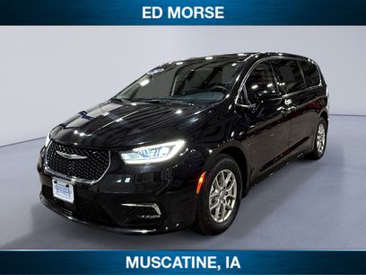 Used 2024 Chrysler Pacifica Touring-L