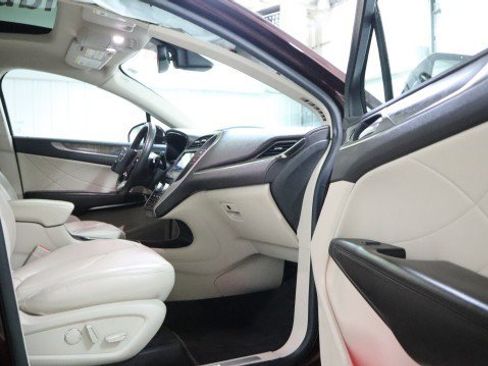 Used 2017 Lincoln MKC Reserve w/ Lincoln MKC Climate Package image 10