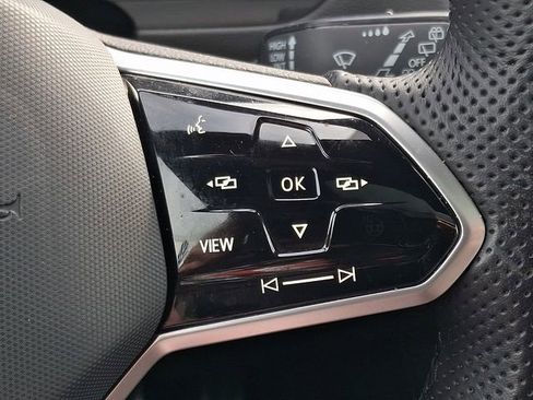 Used 2022 Volkswagen Tiguan SE R-Line image 22