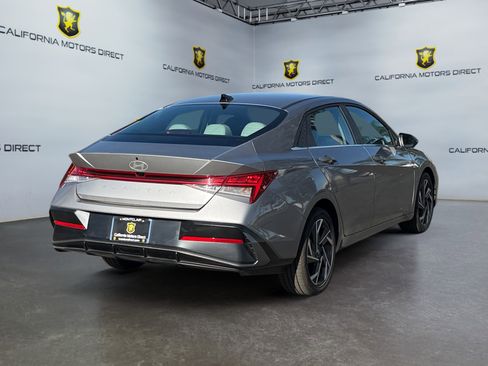 Used 2025 Hyundai Elantra Limited image 5