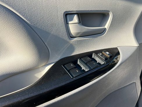 Used 2013 Toyota Sienna LE image 12