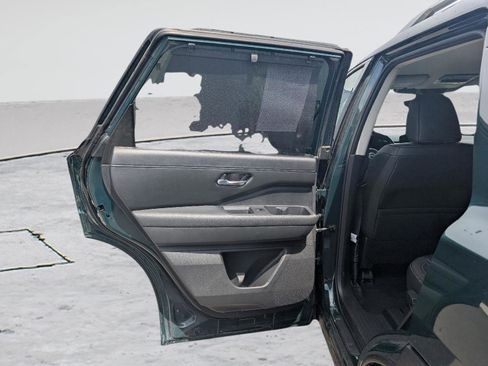 Used 2025 Nissan Pathfinder SL AWD/4WD image 16