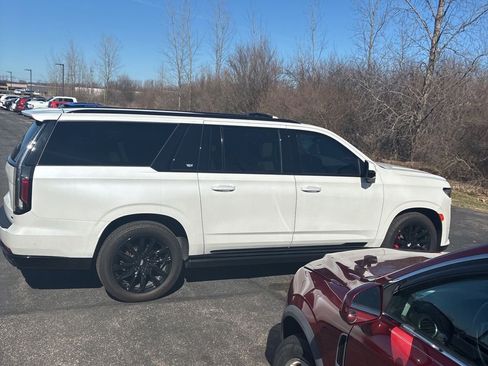 Used 2024 Cadillac Escalade ESV Sport Platinum w/ LPO, ONYX Package image 8